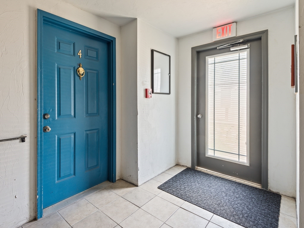 7 Gibbs Street, Unit 4 Worcester, MA 01607 - Photo 4 of 34 Gallery Image 4