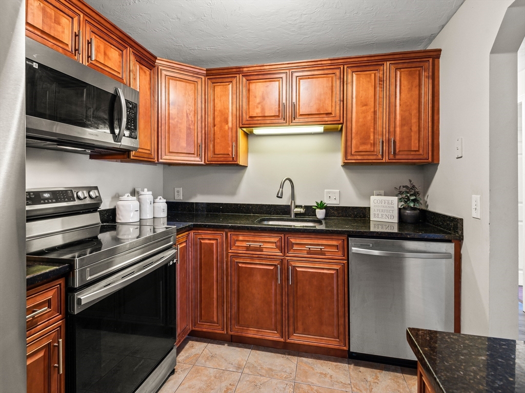 7 Gibbs Street, Unit 4 Worcester, MA 01607 - Photo 5 of 34 Gallery Image 5