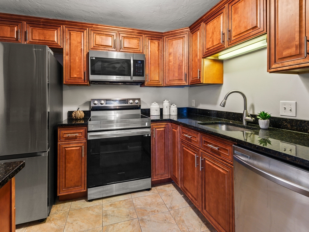 7 Gibbs Street, Unit 4 Worcester, MA 01607 - Photo 9 of 34 Gallery Image 9