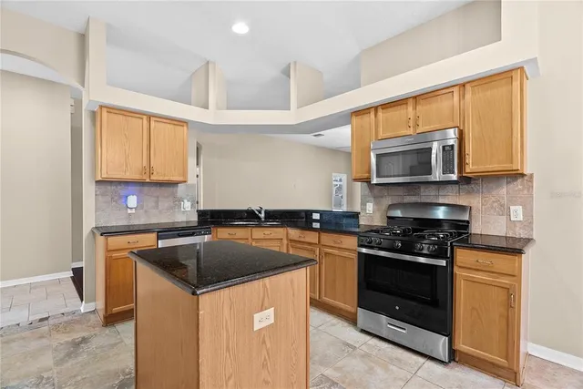 $2,925 | 4830 Sky Blue Drive, Lutz, FL 33558