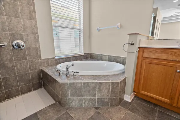 $2,850 | 4830 Sky Blue Drive, Lutz, FL 33558