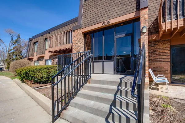 $229,900 | 615 Tralee Court, Unit 1C, Schaumburg, IL 60193