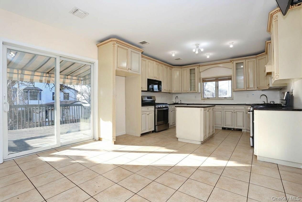 11 Laura Place, Unit 2 Spring Valley, NY 10977 - Photo 13 of 49