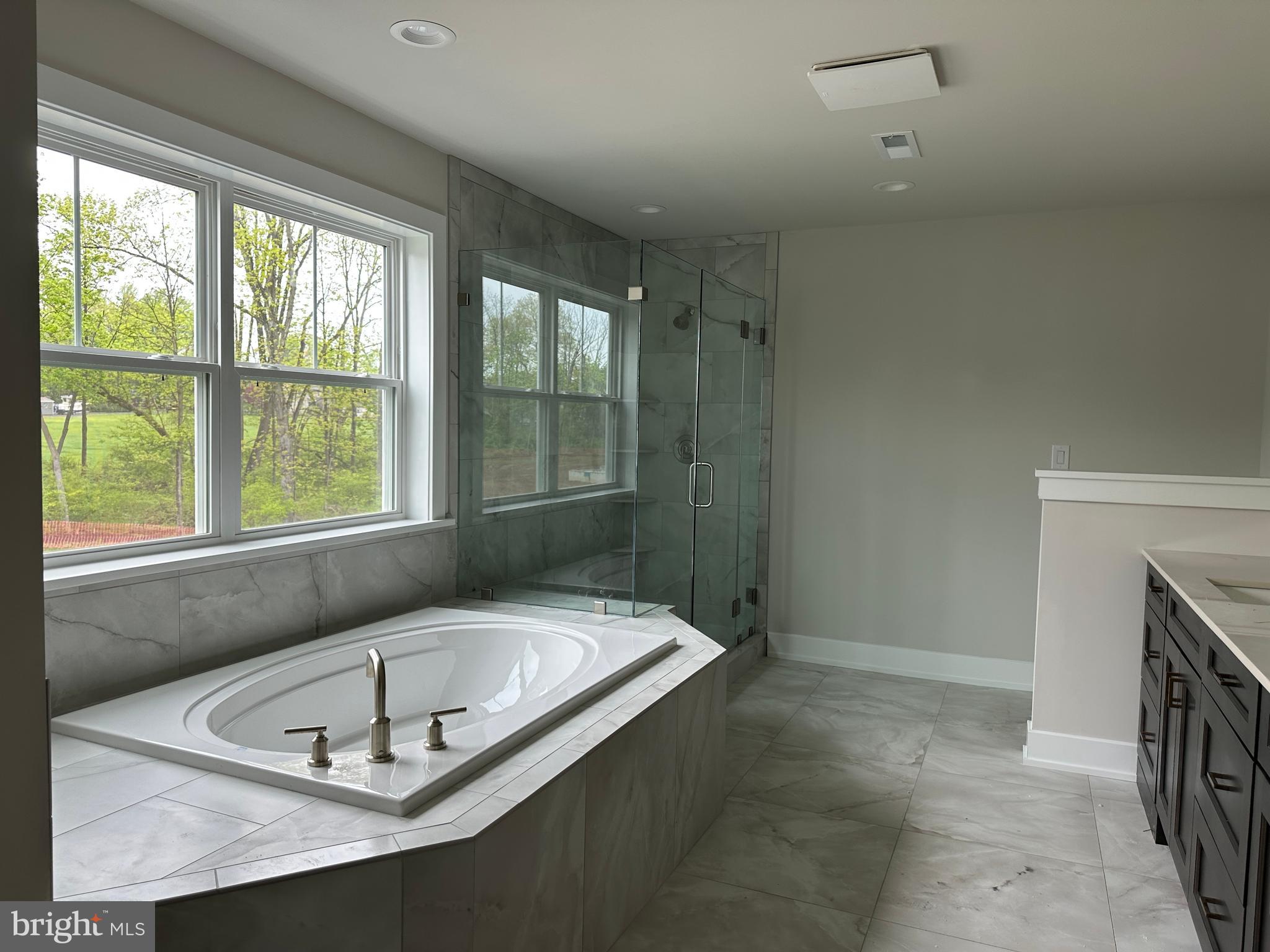 1104 Arden Drive, Unit METHACTON Norristown, PA 19403 - Photo 30 of 40 a bathroom with a tub and a sink