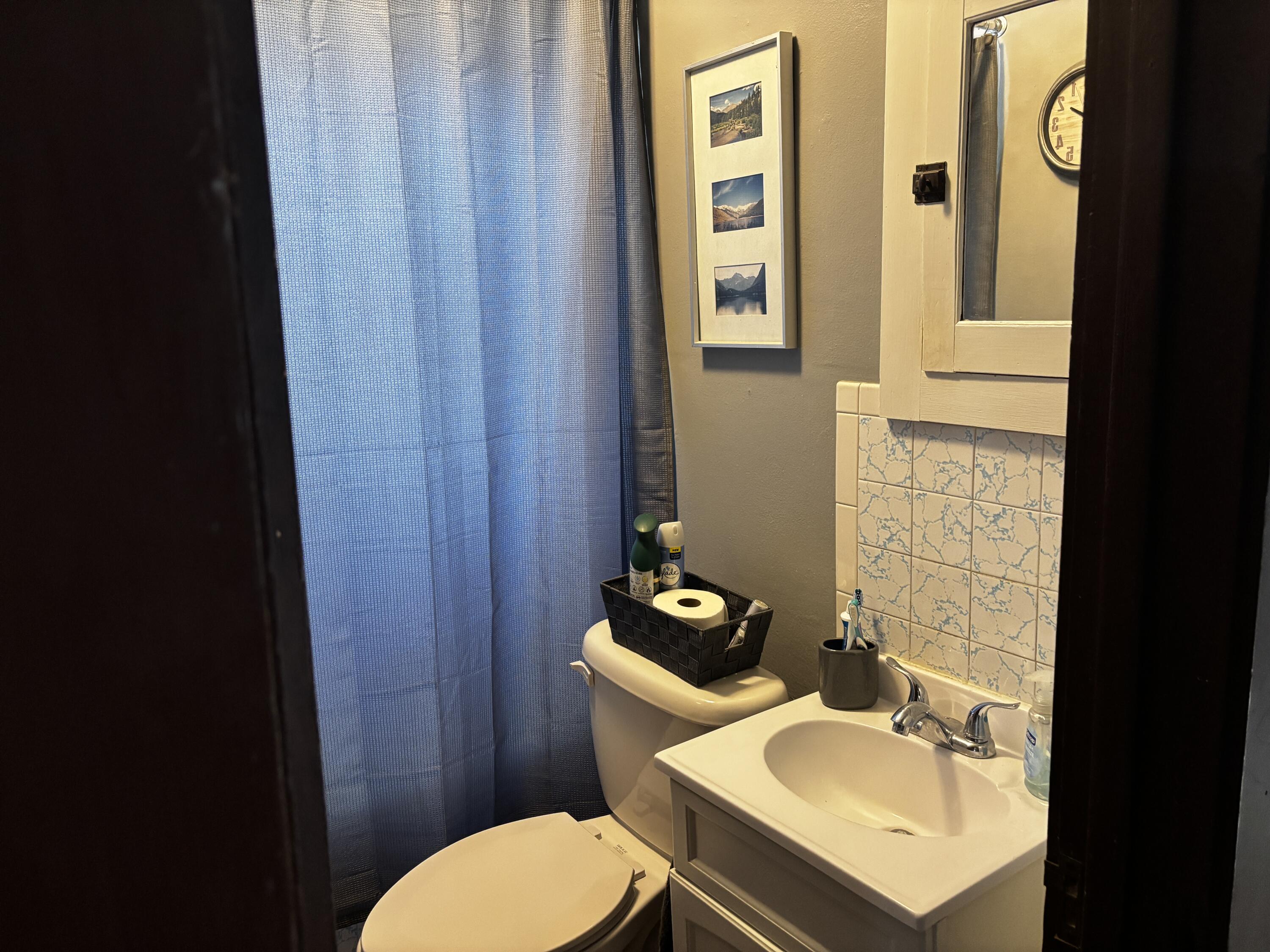 409 O'Connell Street Watertown, WI 53094 - Photo 17 of 40 Main Floor Full Bath