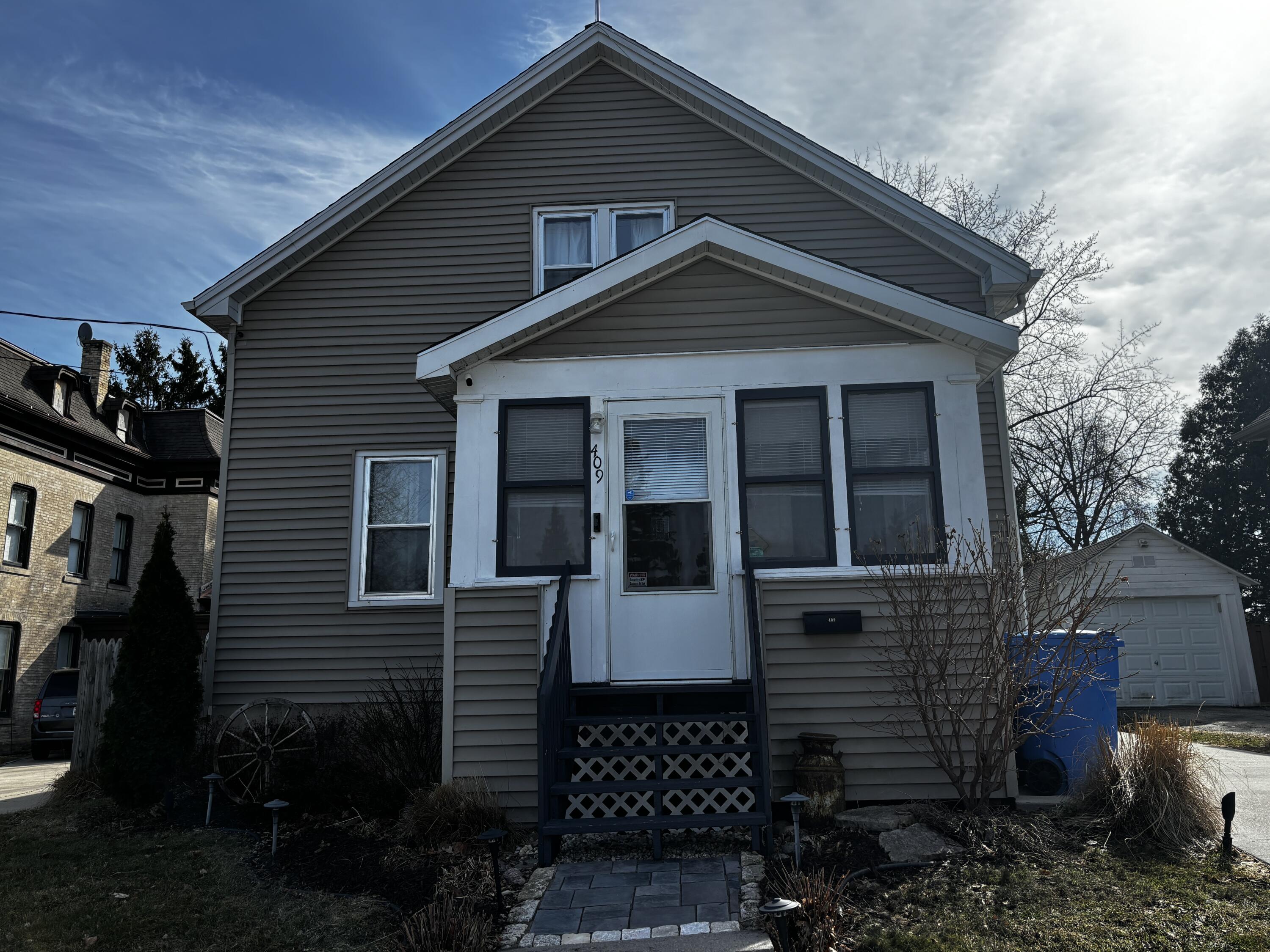 409 O'Connell Street Watertown, WI 53094 - Photo 2 of 40 IMG_3516