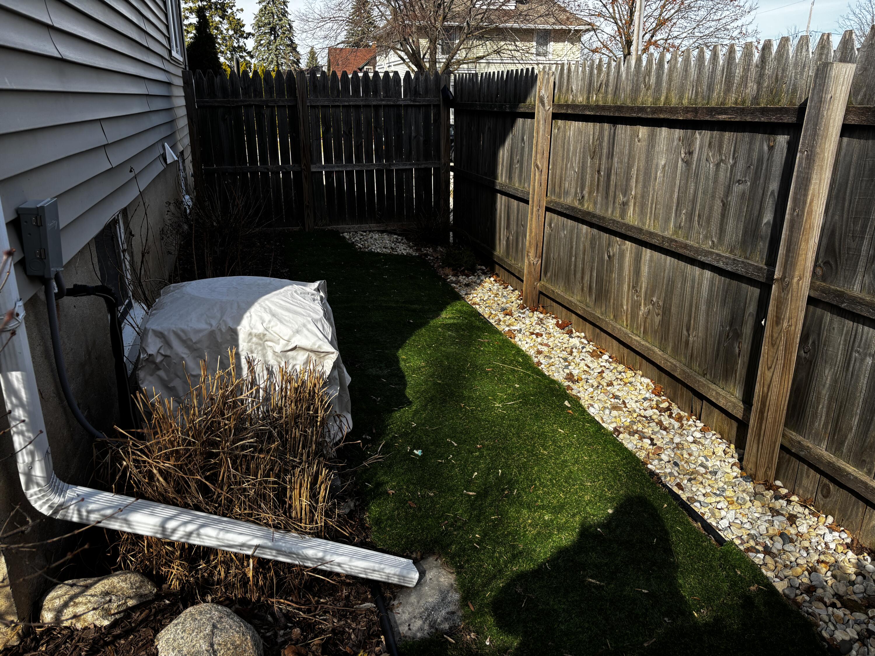 409 O'Connell Street Watertown, WI 53094 - Photo 39 of 40 Side yard with artificial turf