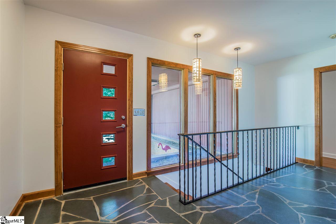 13 West Chaucer Road Greenville, SC 29617 - Photo 3 of 31 Gallery Image 3