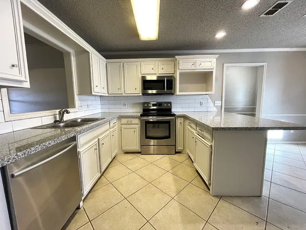 $1,800 | 6328 10th Street, Lubbock, TX 79416