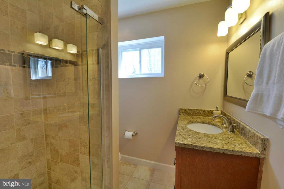 4703 Twinbrook Road Fairfax, VA 22032 - Photo 19 of 30 Bath (Master)