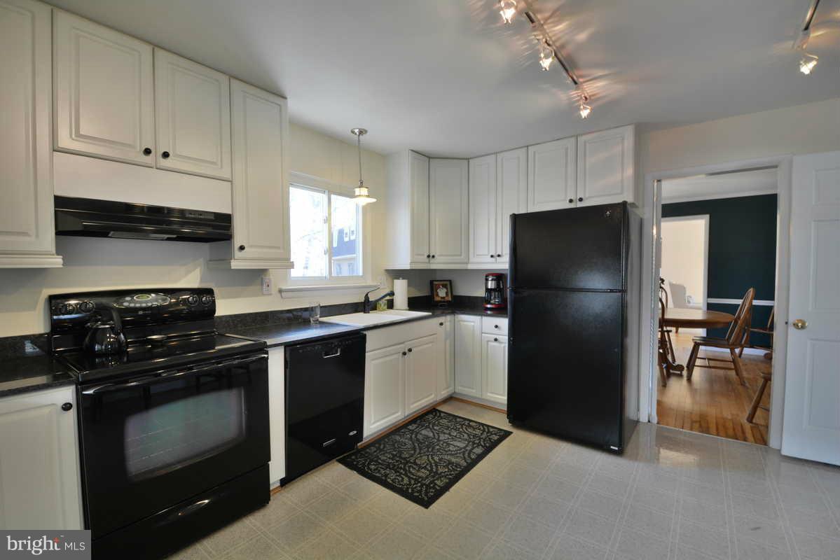 4703 Twinbrook Road Fairfax, VA 22032 - Photo 3 of 30 Updated kitchen
