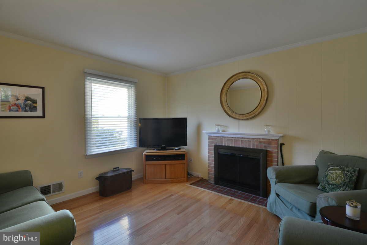 4703 Twinbrook Road Fairfax, VA 22032 - Photo 10 of 30 Family Room