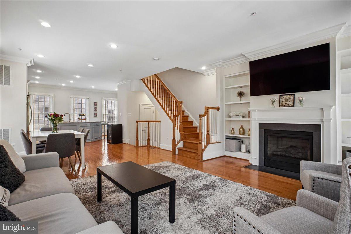 412 Pendleton Street Alexandria, VA 22314 - Photo 12 of 48 Inviting open-concept living space.