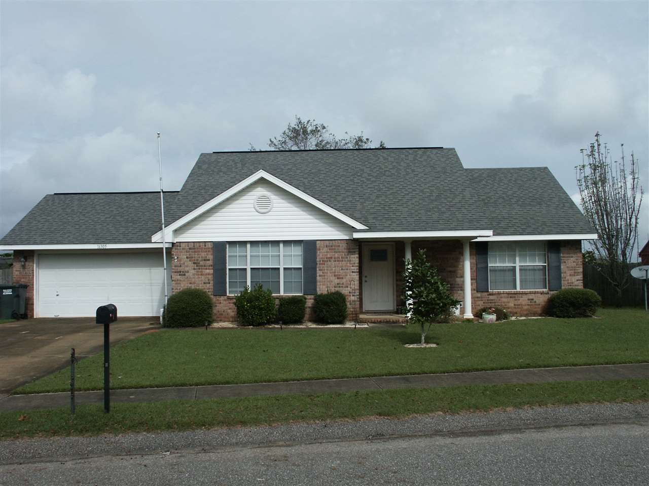 16305 Mansion Street Foley, AL 36535 - Photo 2 of 15 Double Garage