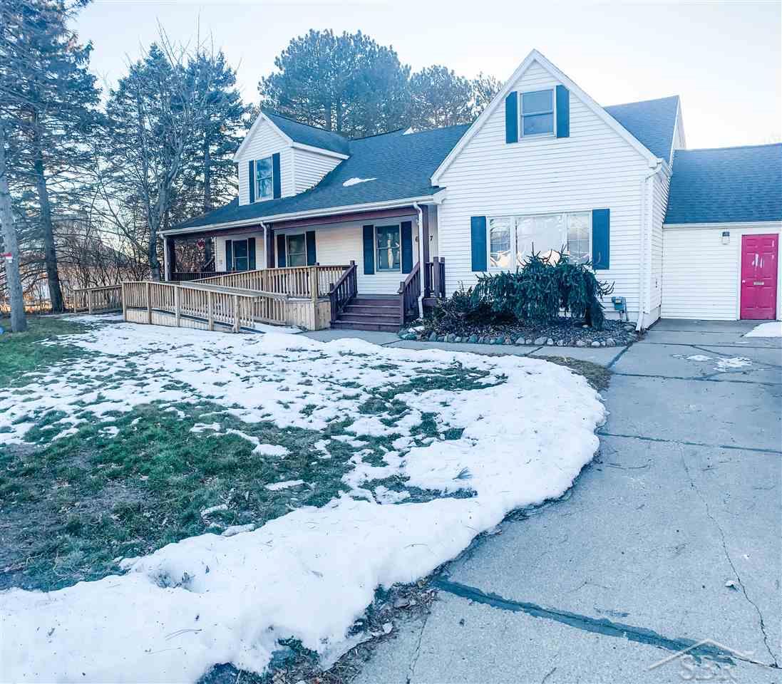 6047 Davis Road Saginaw, MI 48604 - Photo 1 of 20