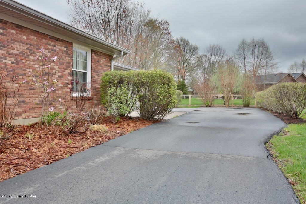 303 Moser Road Louisville, KY 40243 - Photo 4 of 38 JI0A4552