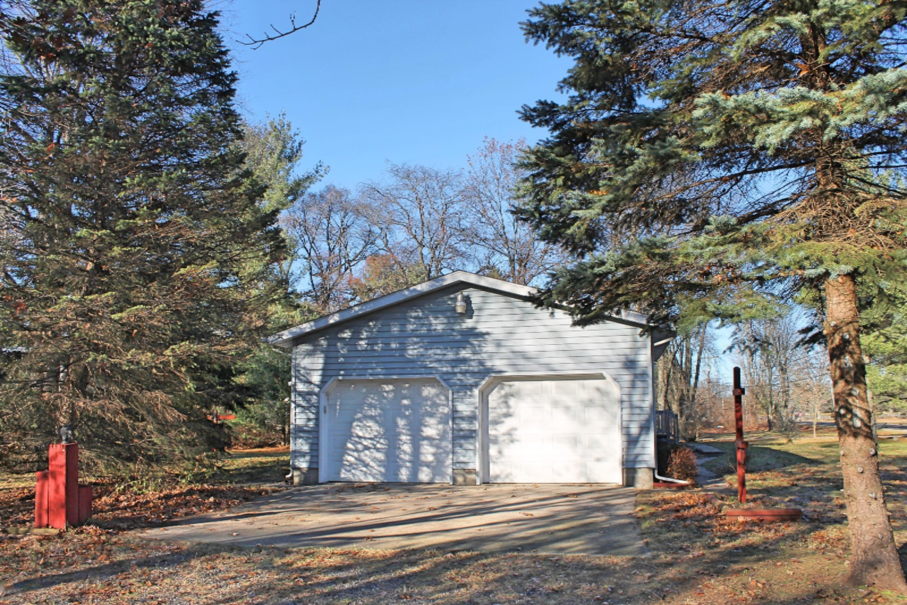 1535 Horton Road Muskegon, MI 49445 - Photo 3 of 19 garage