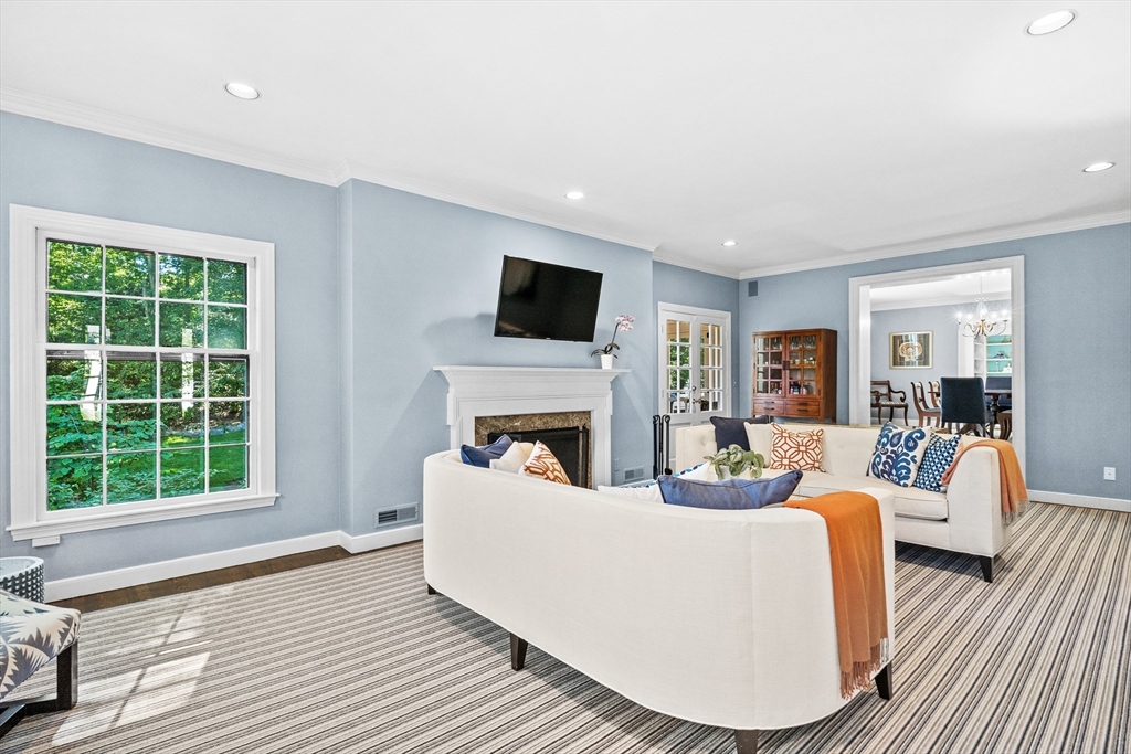 10 Colgate Road Wellesley, MA 02482 - Photo 4 of 33