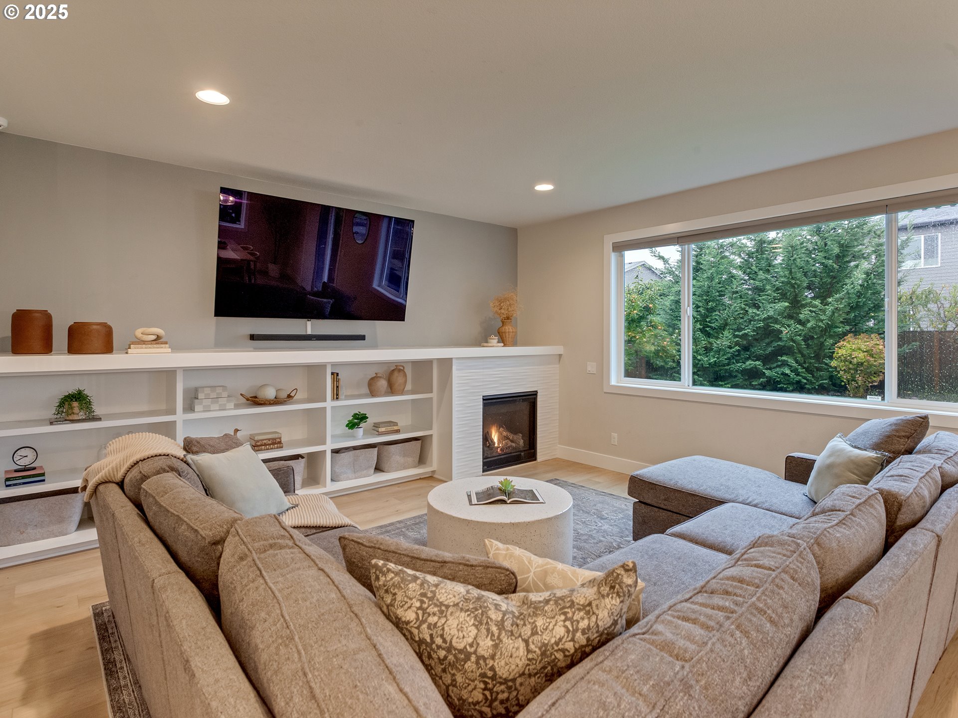 2918 Juniper Drive Newberg, OR 97132 - Photo 13 of 42 a living room with furniture a fireplace and a flat screen tv