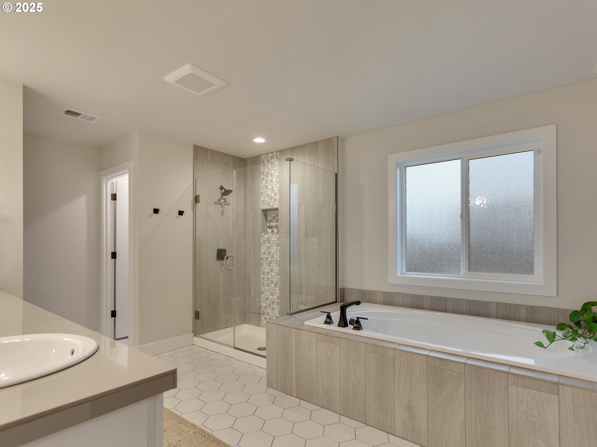 2918 Juniper Drive Newberg, OR 97132 - Photo 22 of 42 a spacious bathroom with a tub shower and sink