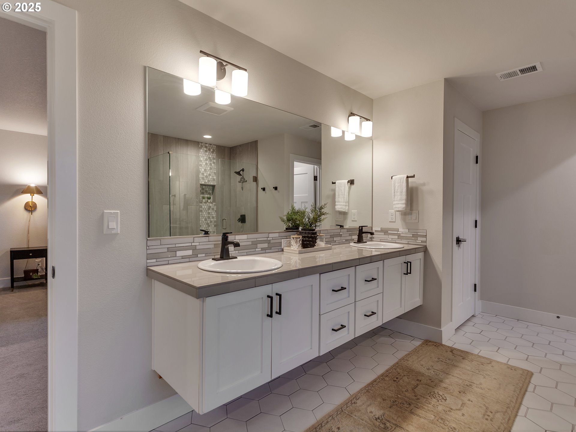 2918 Juniper Drive Newberg, OR 97132 - Photo 24 of 42 a bathroom with double sink and a mirror