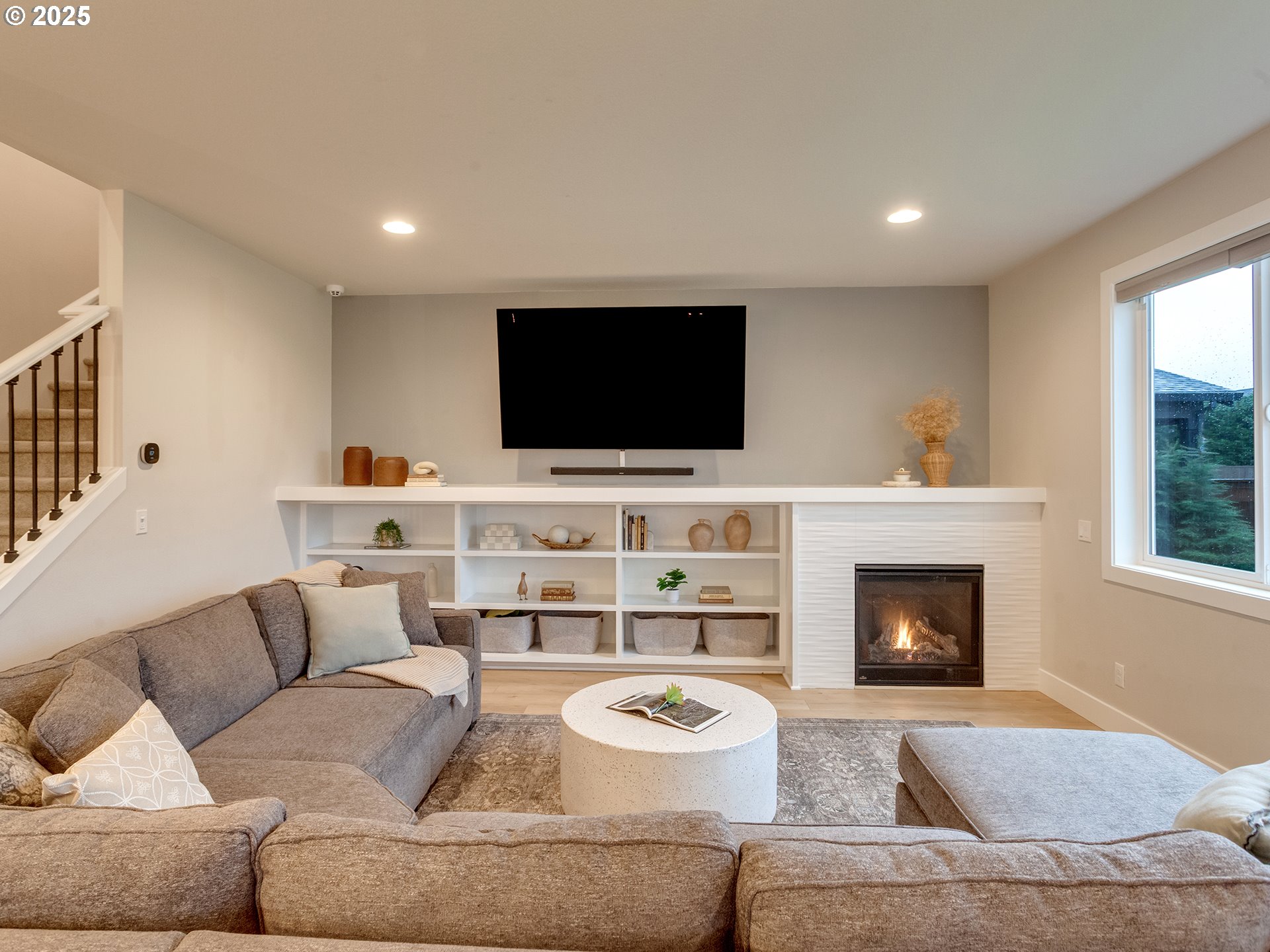 2918 Juniper Drive Newberg, OR 97132 - Photo 3 of 42 a living room with furniture and a flat screen tv