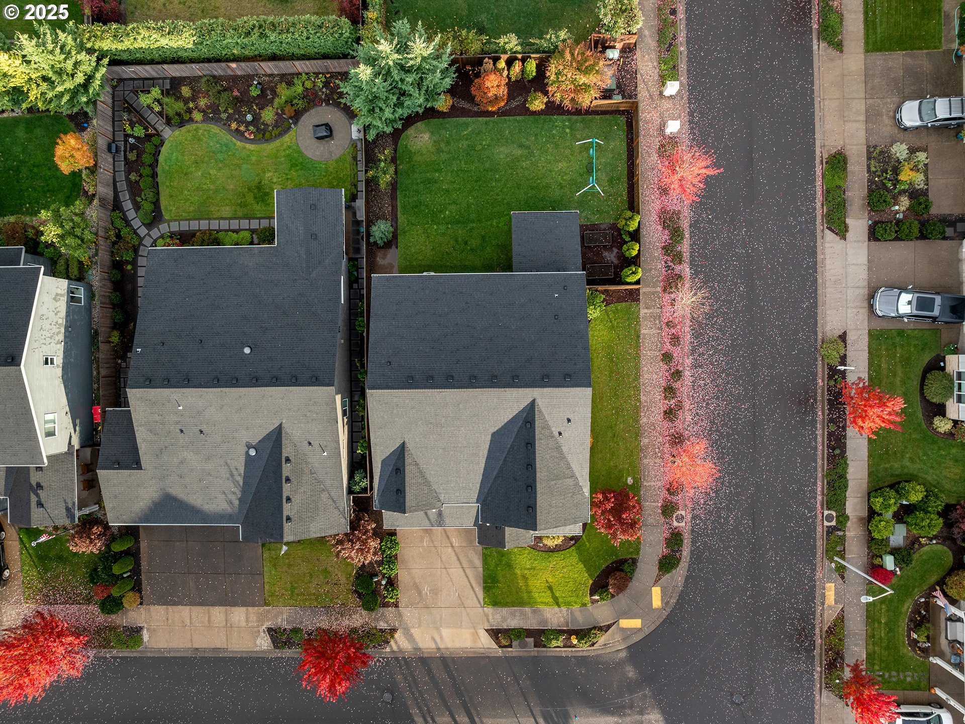 2918 Juniper Drive Newberg, OR 97132 - Photo 37 of 42 an aerial view of a house with an outdoor space