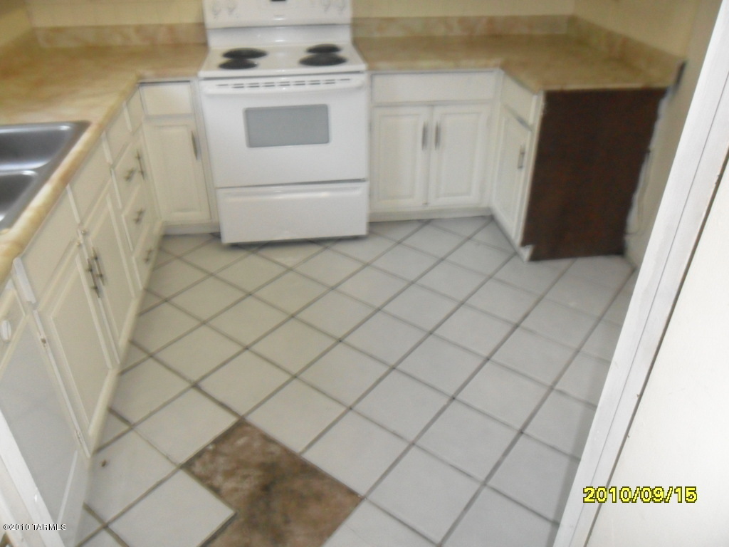 7736 East Tanque Verde Road Tucson, AZ 85715 - Photo 2 of 8