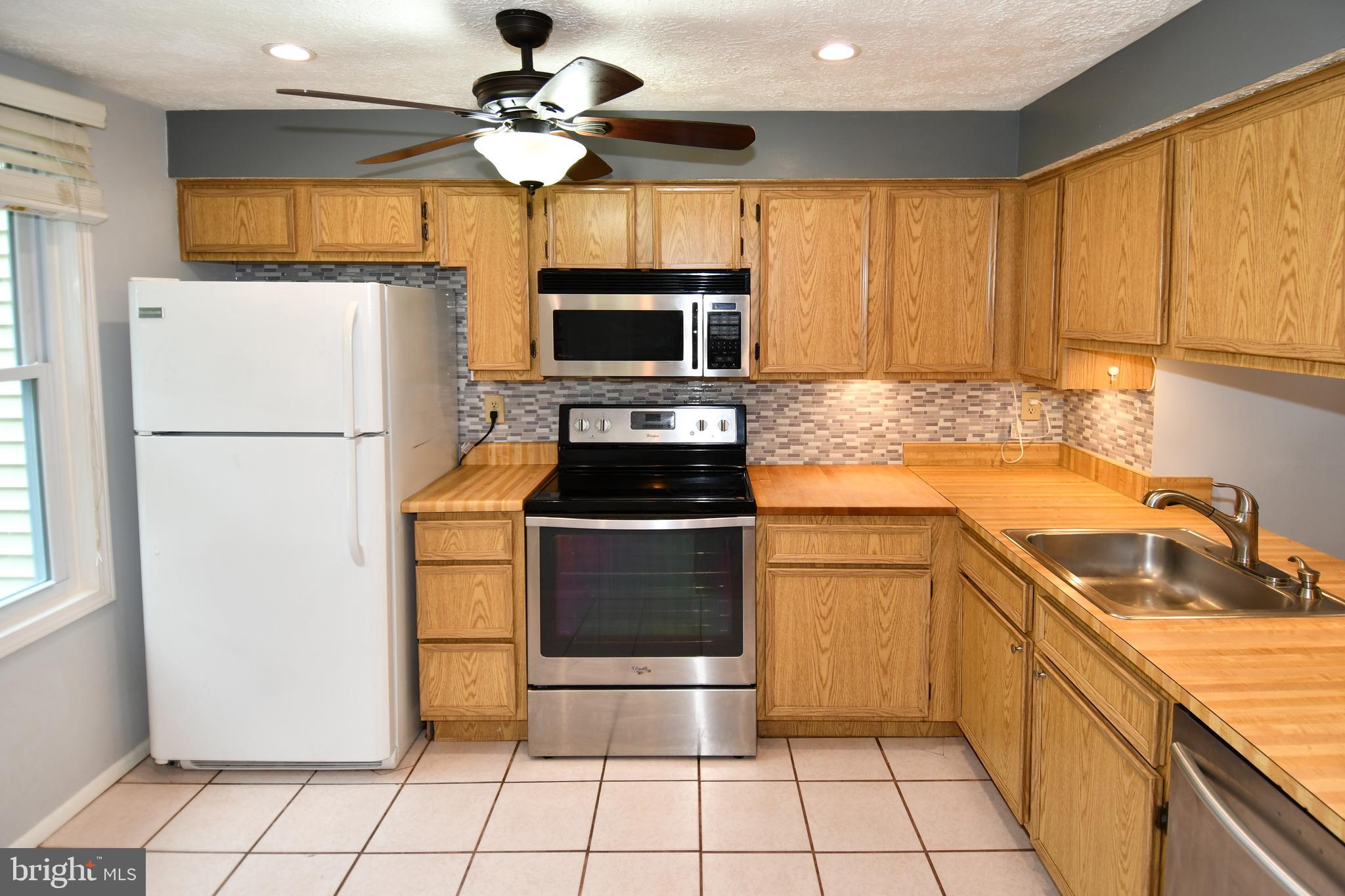 8317 Windfall Road Springfield, VA 22153 - Photo 4 of 35