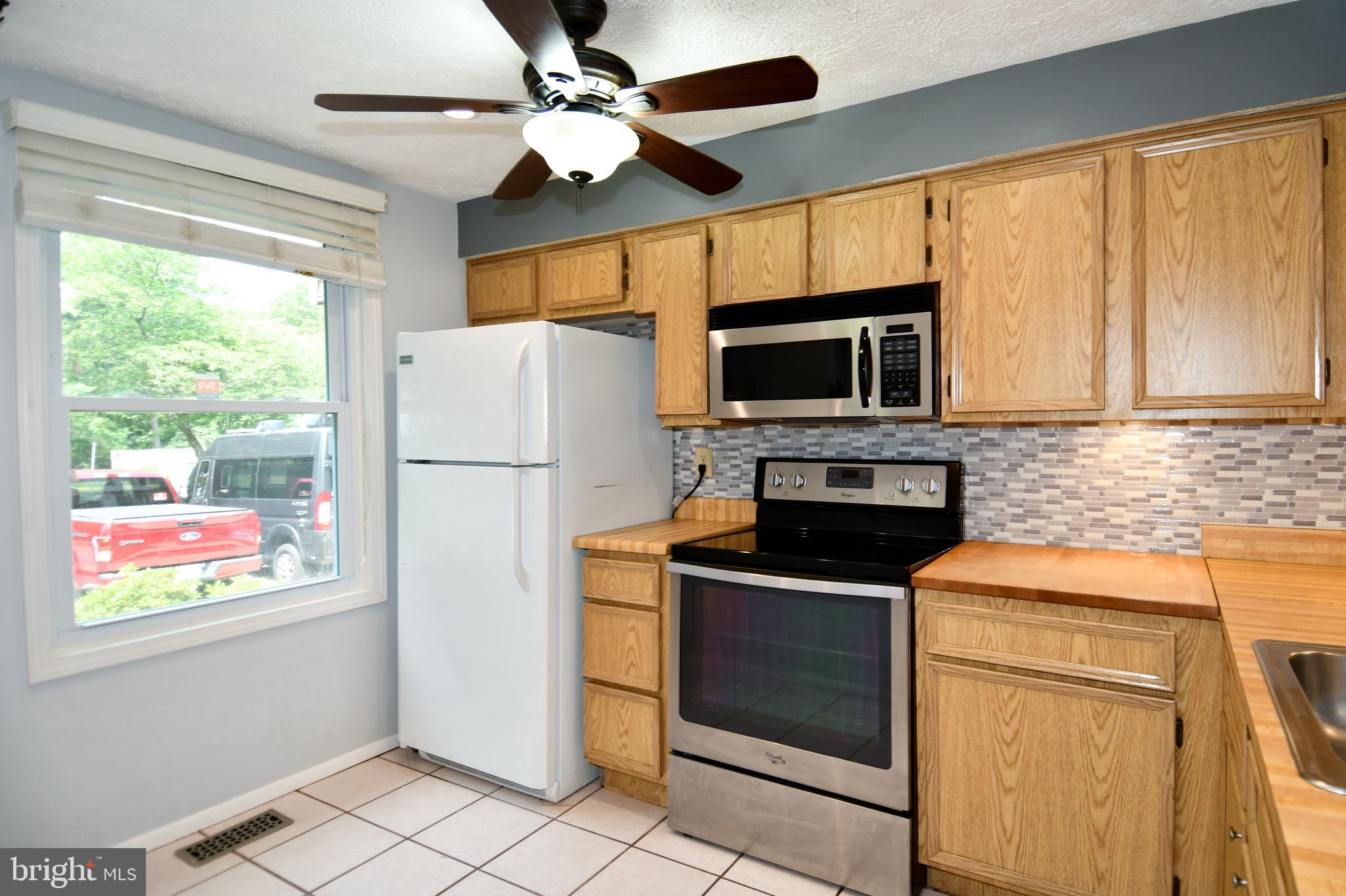 8317 Windfall Road Springfield, VA 22153 - Photo 5 of 35