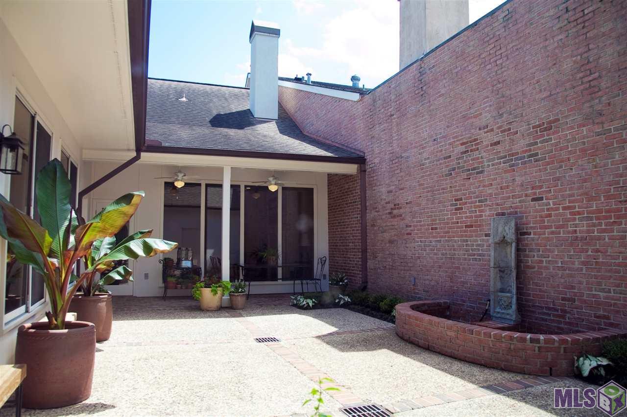 22 Jamestowne Court Baton Rouge, LA 70809 - Photo 12 of 17 Courtyard & House