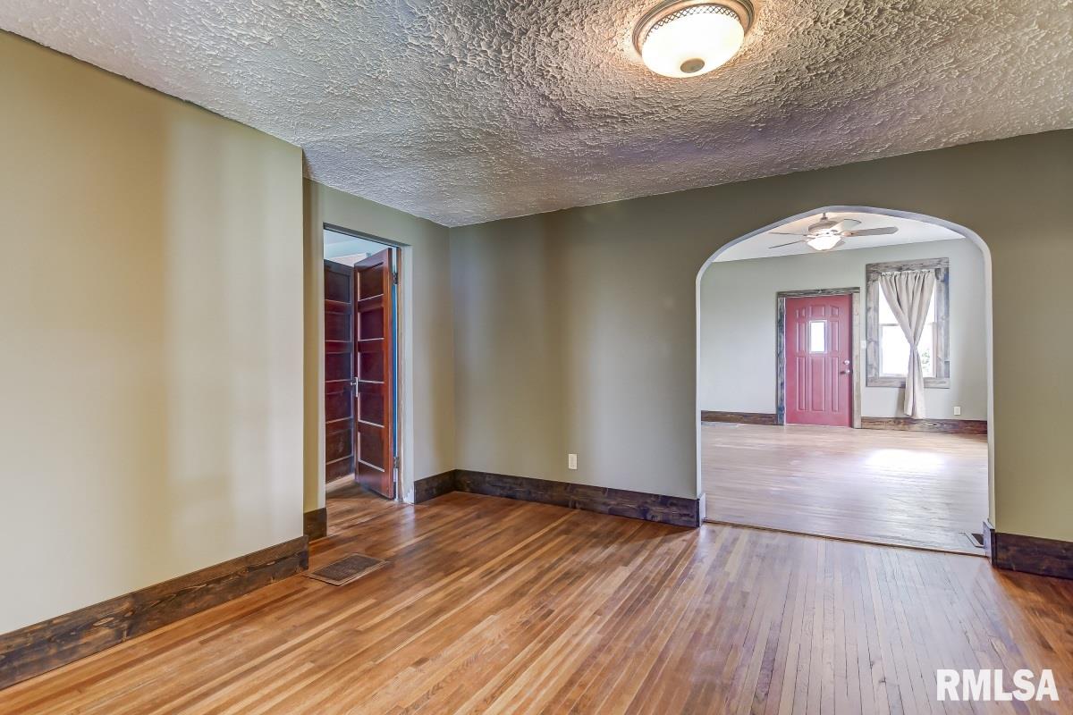 11200 Knoles Road Petersburg, IL 62675 - Photo 5 of 38 Gallery Image 5