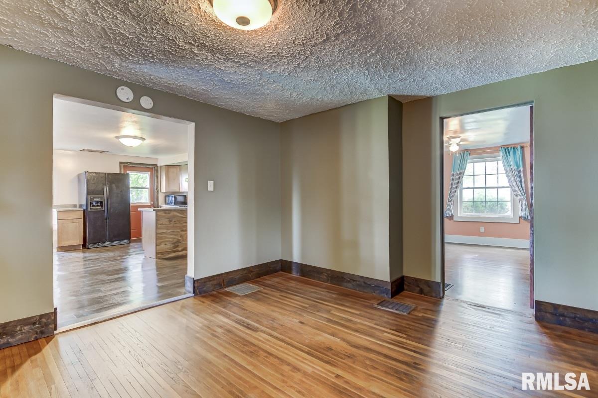 11200 Knoles Road Petersburg, IL 62675 - Photo 6 of 38 Gallery Image 6