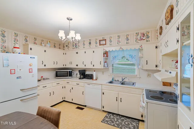 $259,900 | 390 Main Street, Mosheim, TN 37818