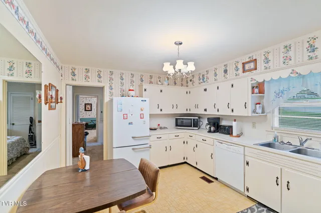 $259,900 | 390 Main Street, Mosheim, TN 37818