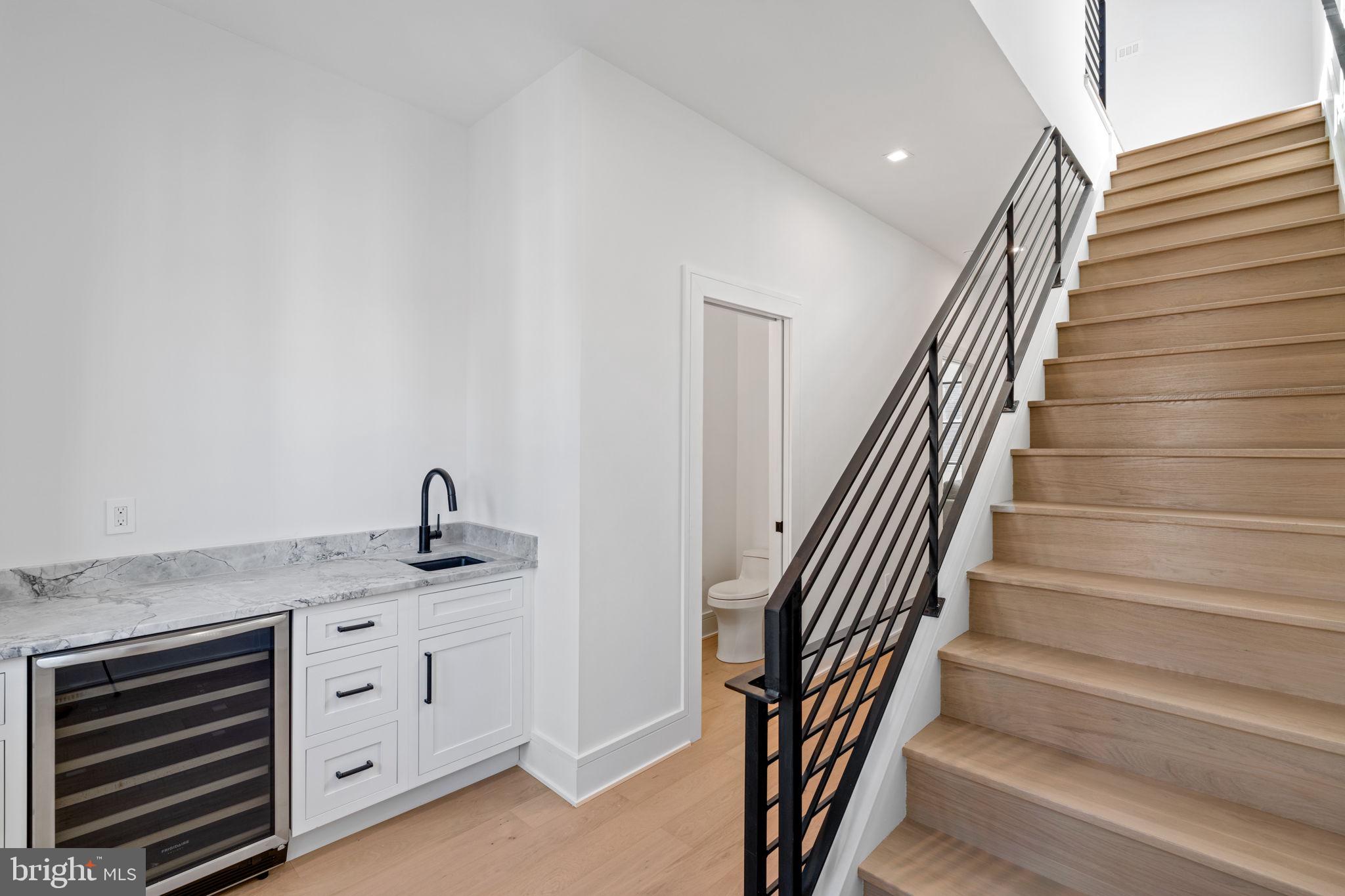 249 Philip Way Philadelphia, PA 19106 - Photo 45 of 61 3rd floor Hallway