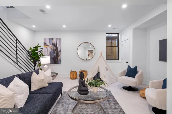 $1,595,000 | 249 Philip Way, Philadelphia, PA 19106