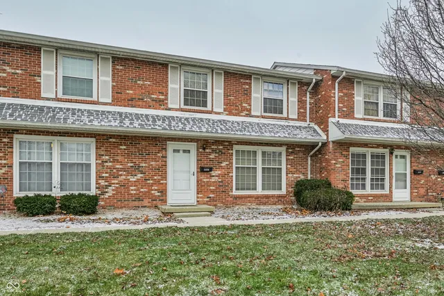 $215,000 | 2208 Roselawn Drive, Unit 4, Lebanon, IN 46052