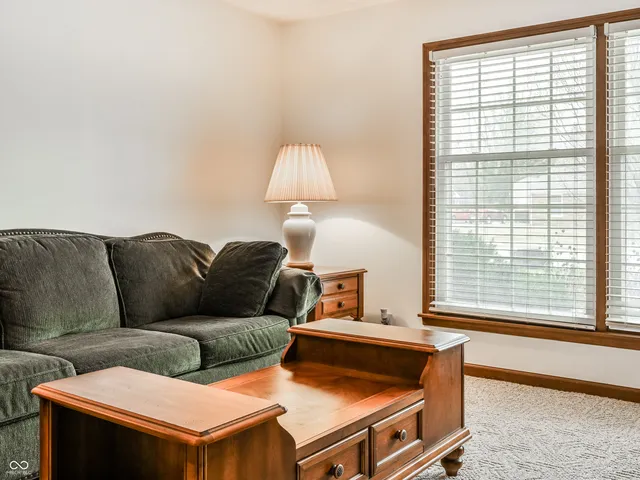 $215,000 | 2208 Roselawn Drive, Unit 4, Lebanon, IN 46052