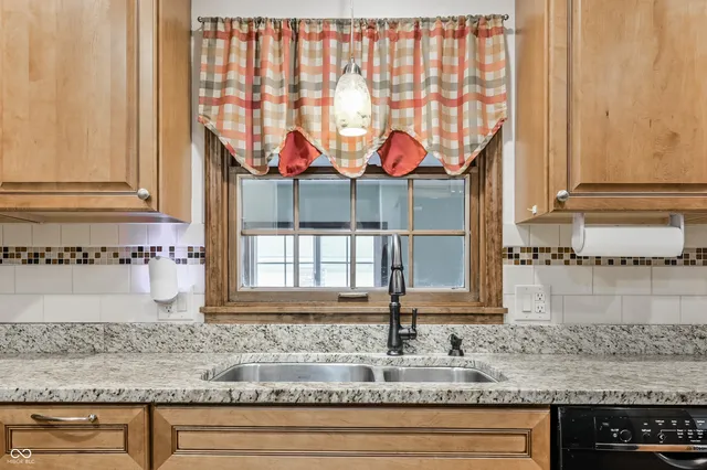 $215,000 | 2208 Roselawn Drive, Unit 4, Lebanon, IN 46052