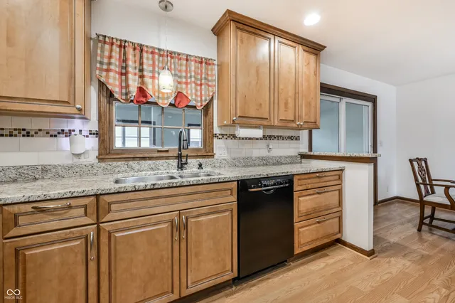 $215,000 | 2208 Roselawn Drive, Unit 4, Lebanon, IN 46052