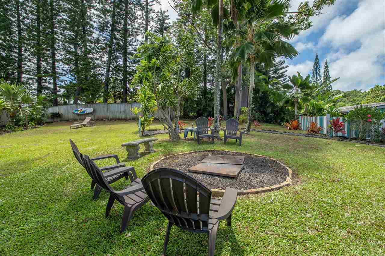 475 Haumana Road Haiku, HI 96708 - Photo 25 of 30 a view of a backyard with table and chairs with plants and wooden fence
