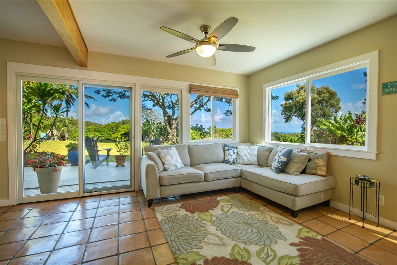 475 Haumana Road Haiku, HI 96708 - Photo 4 of 30 a living room with furniture and a large window