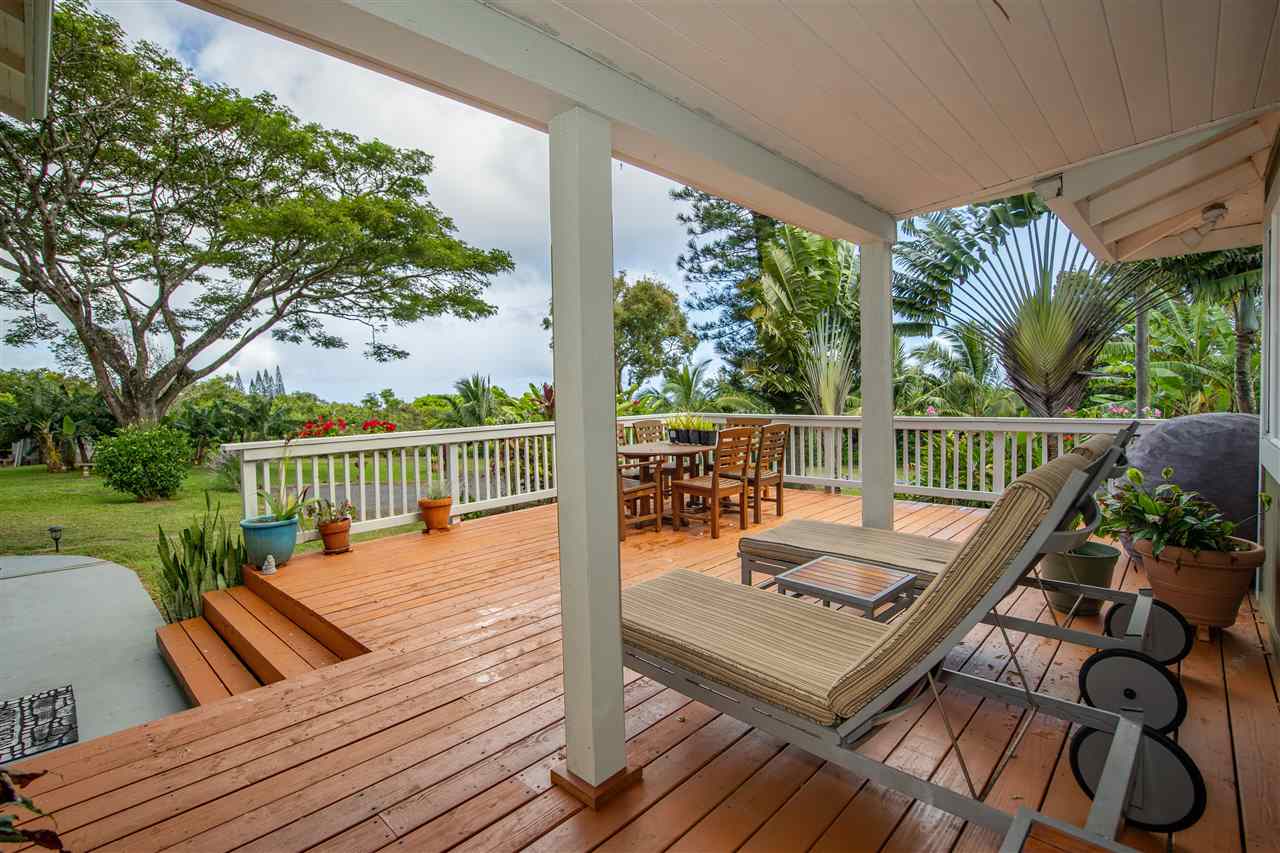 475 Haumana Road Haiku, HI 96708 - Photo 6 of 30 a view of balcony with wooden floor and outdoor seating
