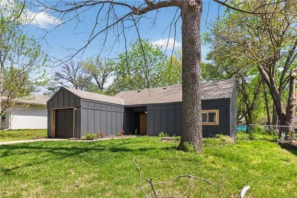 $298,888 | 5409 Maple Street, Mission, KS 66202