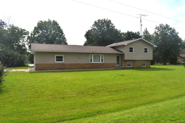 $269,900 | 124 Hislop Drive, Cissna Park, IL 60924