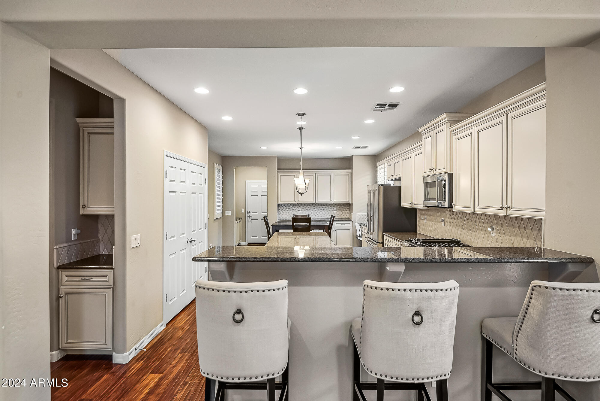3561 East Weather Vane Road Gilbert, AZ 85296 - Photo 10 of 62 Bar with seating area
