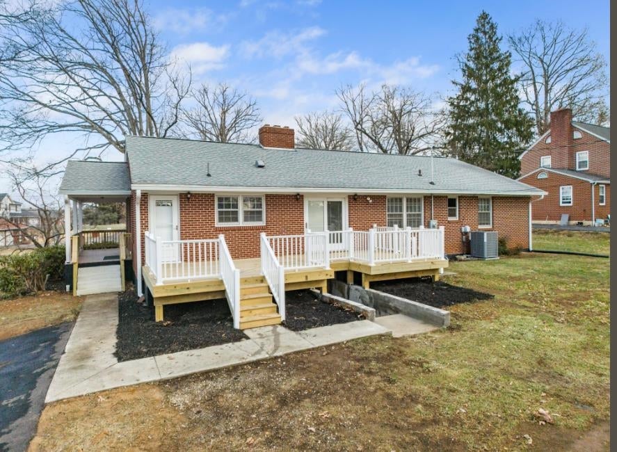 215 Overhill Road Christiansburg, VA 24073 - Photo 3 of 76 Gallery Image 3