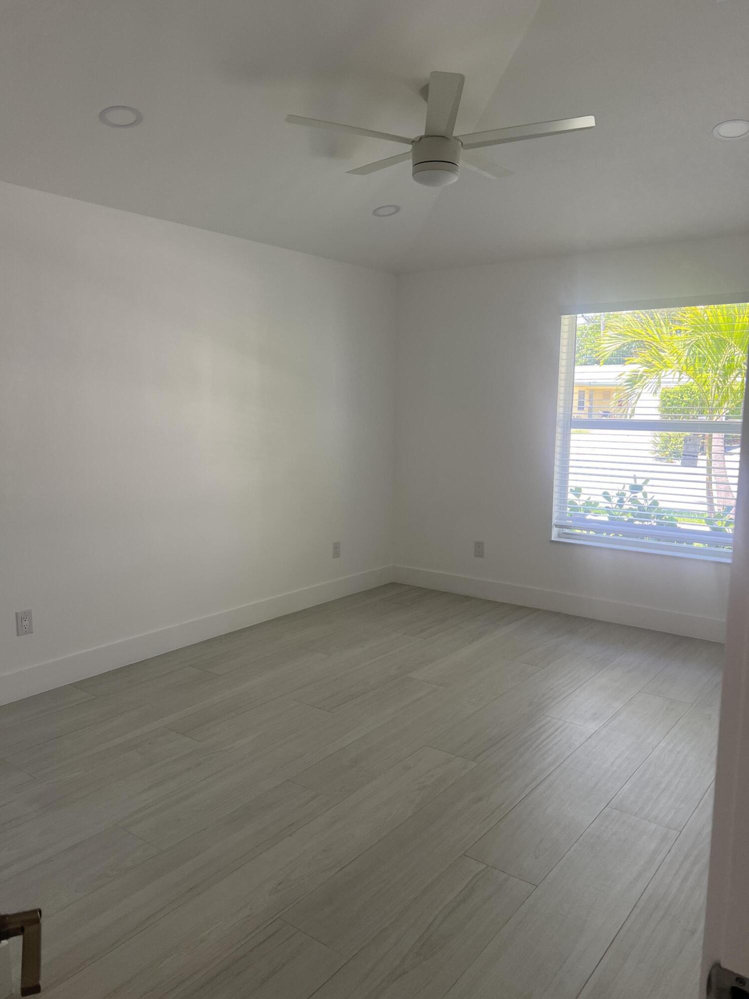 328 Nottingham Boulevard West Palm Beach, FL 33405 - Photo 20 of 22 an empty room with a window