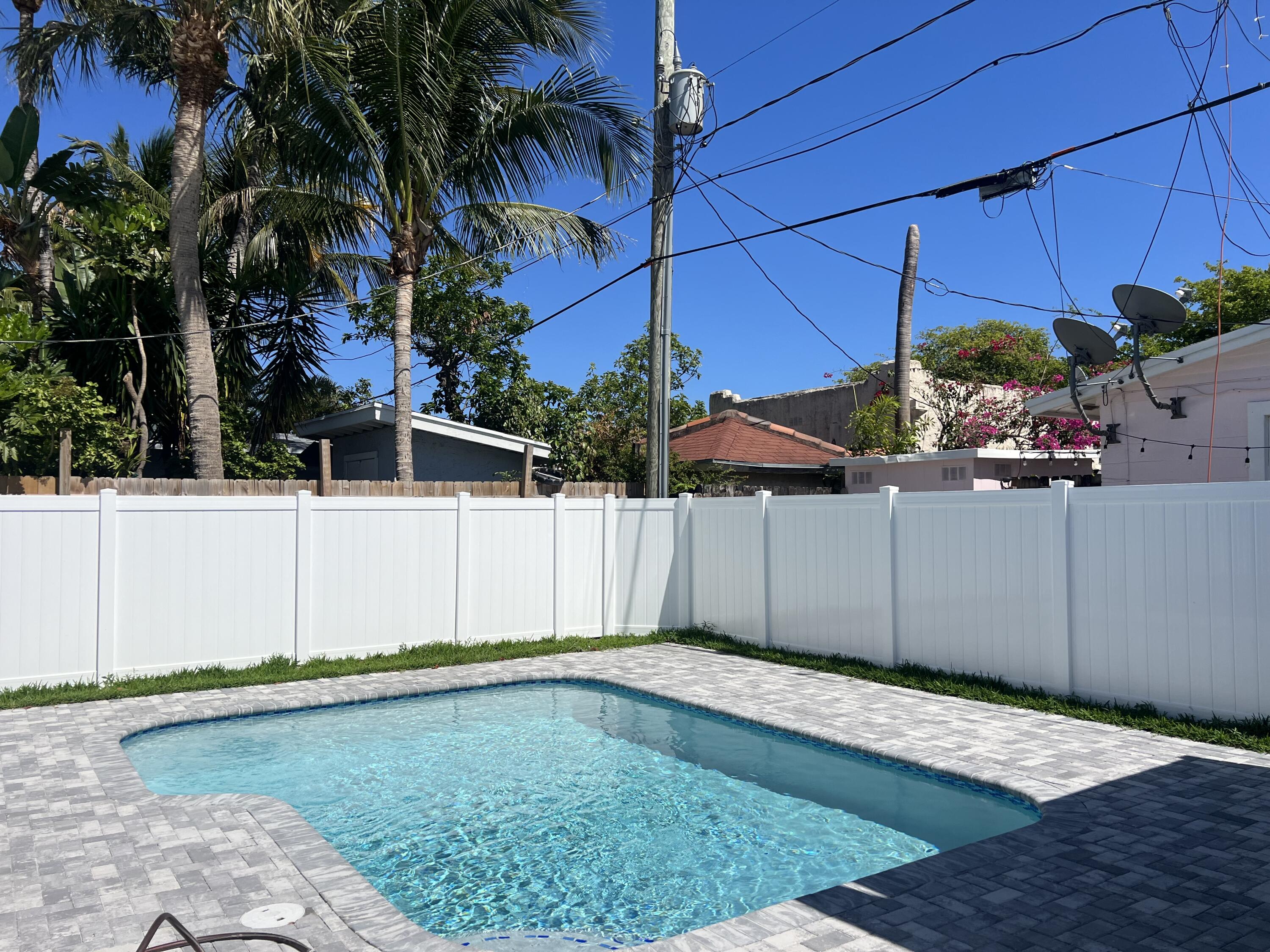 328 Nottingham Boulevard West Palm Beach, FL 33405 - Photo 6 of 22 a view of a backyard